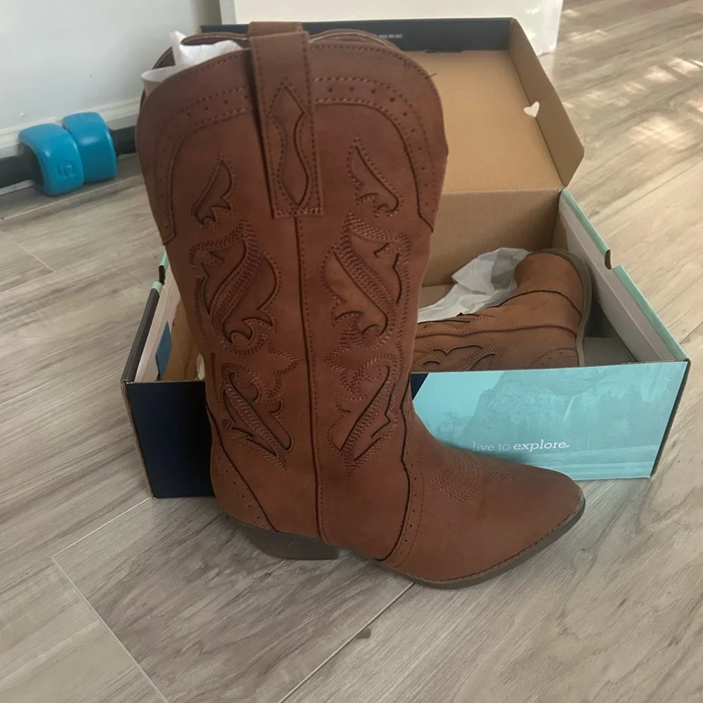 Magellan Outdoors Women's Meredith Chopout Western Boots - Picture 3 of 5